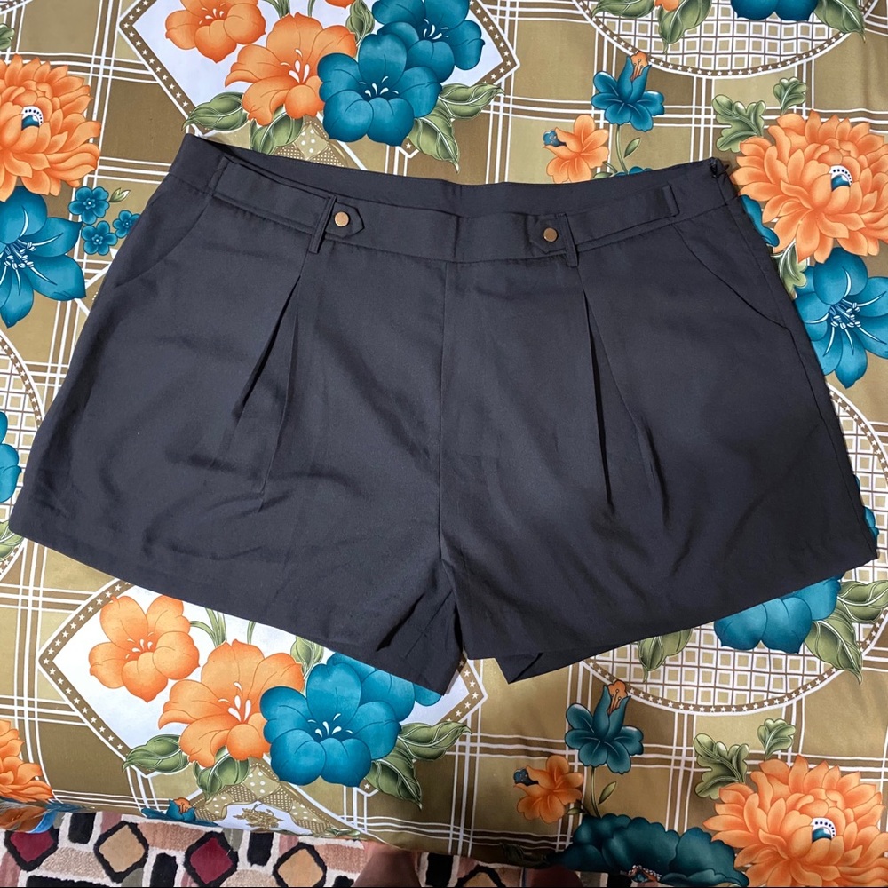 DRESSY SHORTS